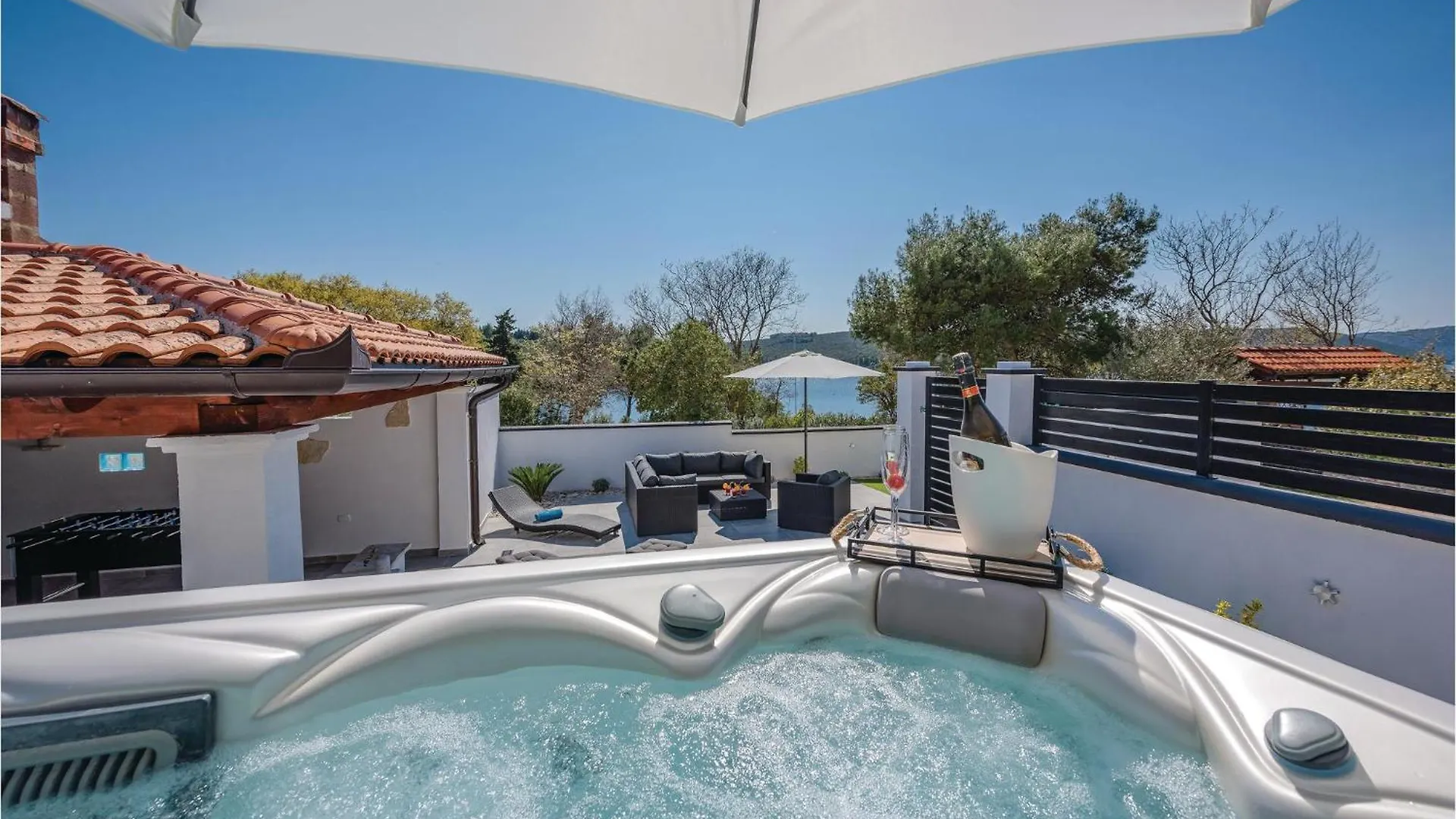 Stunning Home In Labin With Jacuzzi Koromačno